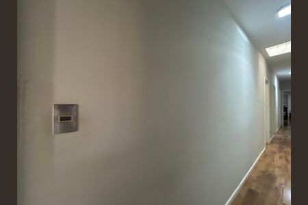 Casa para alugar com 400m², 4 quartos e 3 vagas Casa para alugar com 400m², 4 quartos e 3 vagasCorredor interno