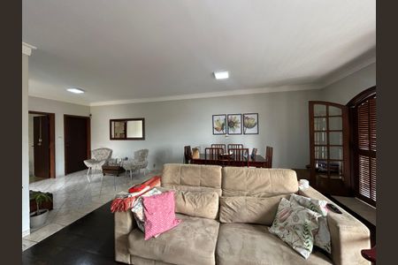 Casa para alugar com 400m², 4 quartos e 3 vagas Casa para alugar com 400m², 4 quartos e 3 vagasSala