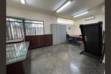 Sala de casa à venda com 5 quartos, 160m² em Vila Pirajussara, São Paulo