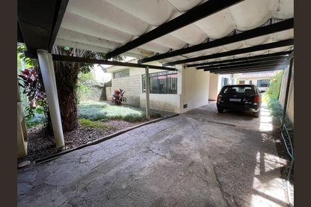 Casa à venda com 160m², 5 quartos e 5 vagas Casa à venda com 160m², 5 quartos e 5 vagasGaragem
