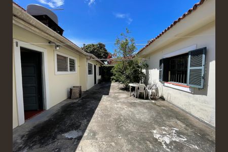 Casa à venda com 160m², 5 quartos e 5 vagas Casa à venda com 160m², 5 quartos e 5 vagasQuintal