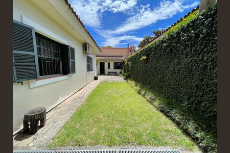 Casa à venda com 160m², 5 quartos e 5 vagas Casa à venda com 160m², 5 quartos e 5 vagasQuintal