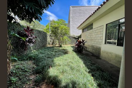 Casa à venda com 160m², 5 quartos e 5 vagas Casa à venda com 160m², 5 quartos e 5 vagasJardim