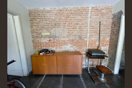 Casa à venda com 160m², 5 quartos e 5 vagas Casa à venda com 160m², 5 quartos e 5 vagasSala da edicula