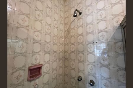 Casa à venda com 160m², 5 quartos e 5 vagas Casa à venda com 160m², 5 quartos e 5 vagasBanheiro 1