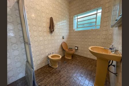 Casa à venda com 160m², 5 quartos e 5 vagas Casa à venda com 160m², 5 quartos e 5 vagasBanheiro 1