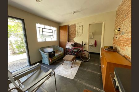 Casa à venda com 160m², 5 quartos e 5 vagas Casa à venda com 160m², 5 quartos e 5 vagasSala da edicula