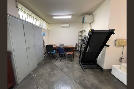 Sala de casa à venda com 5 quartos, 160m² em Vila Pirajussara, São Paulo