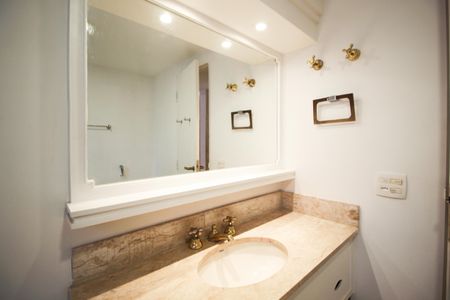 Apartamento à venda com 44m², 2 quartos e 1 vaga Apartamento à venda com 44m², 2 quartos e 1 vagaBanheiro