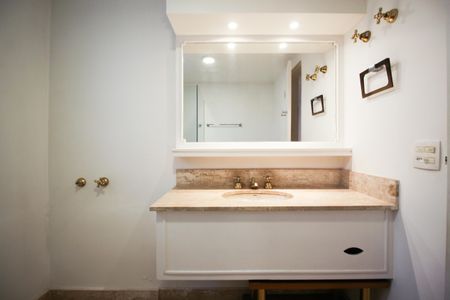 Banheiro de apartamento à venda com 2 quartos, 44m² em Jardim Paulistano, São Paulo