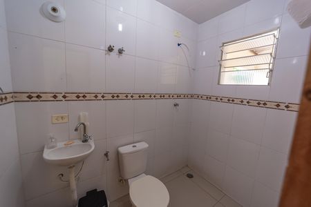 Casa à venda com 80m², 3 quartos e 1 vagaBanheiro 2