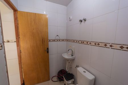 Casa à venda com 80m², 3 quartos e 1 vagaBanheiro 2