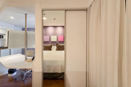 Studio à venda com 33m², 1 quarto e 1 vaga Studio à venda com 33m², 1 quarto e 1 vagaQuarto - Armários