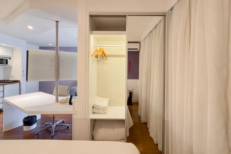 Studio à venda com 33m², 1 quarto e 1 vaga Studio à venda com 33m², 1 quarto e 1 vagaQuarto - Armários