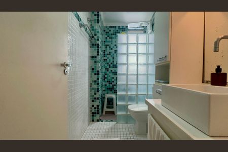 Apartamento à venda com 90m², 2 quartos e 1 vaga Apartamento à venda com 90m², 2 quartos e 1 vagaBanheiro