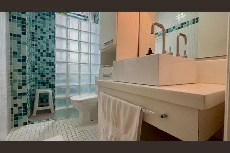 Apartamento à venda com 90m², 2 quartos e 1 vaga Apartamento à venda com 90m², 2 quartos e 1 vagaBanheiro