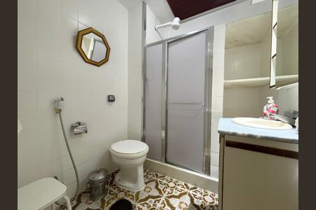 Apartamento à venda com 66m², 2 quartos e sem vaga Apartamento à venda com 66m², 2 quartos e sem vagaBanheiro social