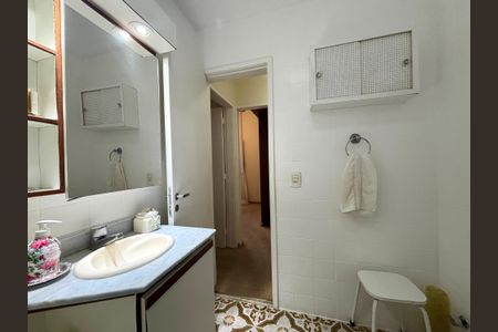 Apartamento à venda com 66m², 2 quartos e sem vaga Apartamento à venda com 66m², 2 quartos e sem vagaBanheiro social