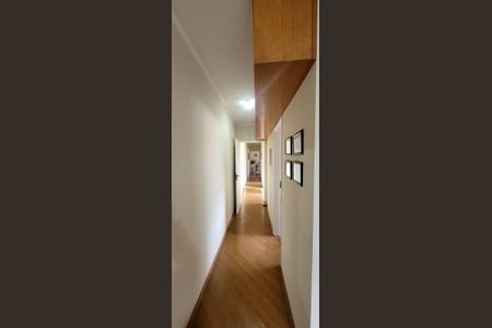 Casa à venda com 200m², 4 quartos e 5 vagasCorredor