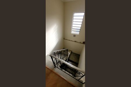 Casa à venda com 200m², 4 quartos e 5 vagasEscada