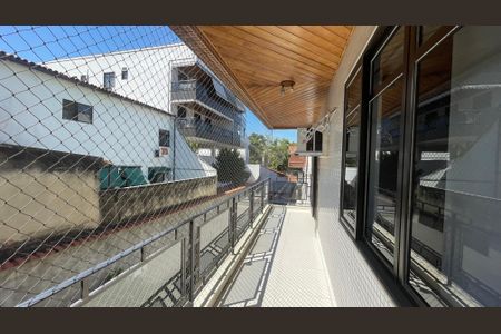 Apartamento para alugar com 131m², 3 quartos e 2 vagasVaranda