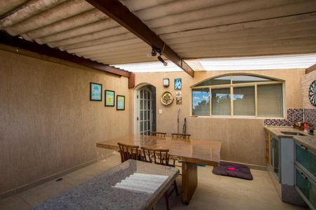 Casa à venda com 200m², 2 quartos e 2 vagasÁrea comum - Churrasqueira