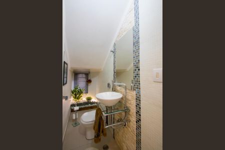 Casa à venda com 200m², 2 quartos e 2 vagasLavabo