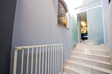 Casa à venda com 200m², 2 quartos e 2 vagasCorredor externo