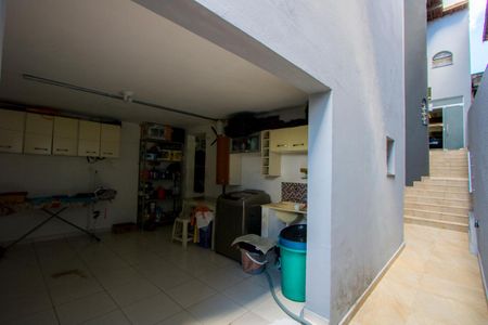 Casa à venda com 200m², 2 quartos e 2 vagasCorredor externo