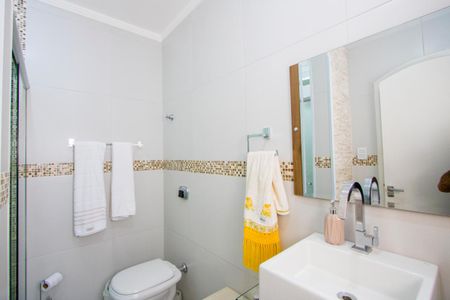 Casa à venda com 200m², 2 quartos e 2 vagasBanheiro do quarto 1