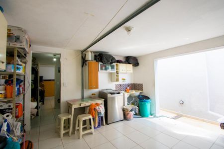 Casa à venda com 200m², 2 quartos e 2 vagasÁrea de serviço