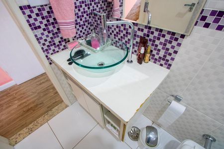 Casa à venda com 200m², 2 quartos e 2 vagasBanheiro do quarto 2