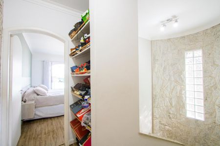 Casa à venda com 200m², 2 quartos e 2 vagasCorredor