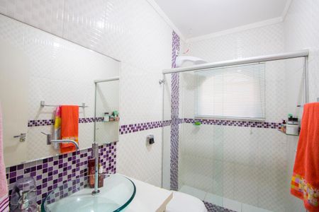 Casa à venda com 200m², 2 quartos e 2 vagasBanheiro do quarto 2