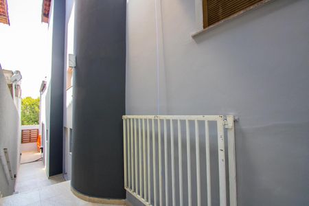 Casa à venda com 200m², 2 quartos e 2 vagasCorredor externo