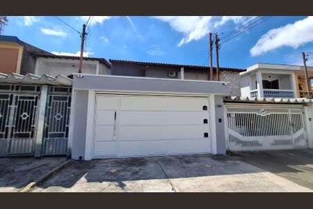 Casa à venda com 200m², 2 quartos e 2 vagasFachada