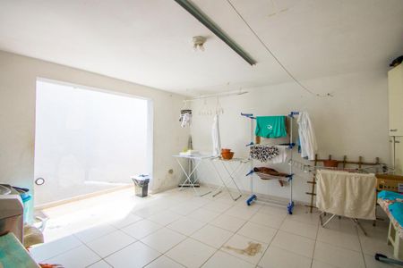 Casa à venda com 200m², 2 quartos e 2 vagasÁrea de serviço