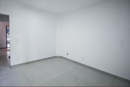 Sala 2 de casa para alugar com 2 quartos, 130m² em Parque Pinheiros, Taboão da Serra