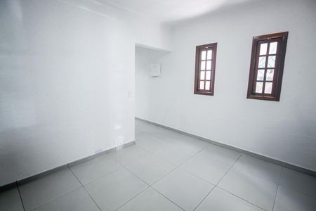 Sala 1 de casa para alugar com 2 quartos, 130m² em Parque Pinheiros, Taboão da Serra