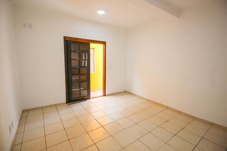 Quarto 1 de casa para alugar com 2 quartos, 130m² em Parque Pinheiros, Taboão da Serra