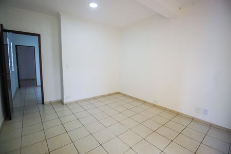 Quarto 1 de casa para alugar com 2 quartos, 130m² em Parque Pinheiros, Taboão da Serra