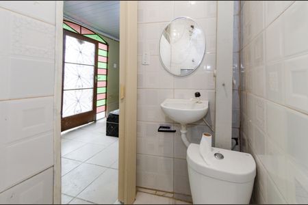 Banheiro de kitnet/studio para alugar com 1 quarto, 29m² em Parque Pedro Ii, Belo Horizonte