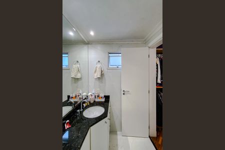 Apartamento à venda com 127m², 4 quartos e 2 vagasBanheiro da Suíte
