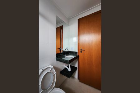 Banheiro de kitnet/studio para alugar com 1 quarto, 21m² em Vila Alvinopolis, São Bernardo do Campo