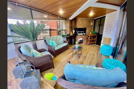 Apartamento à venda com 220m², 3 quartos e 3 vagasVaranda