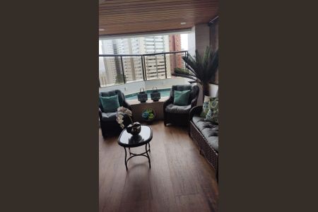 Apartamento à venda com 220m², 3 quartos e 3 vagasVaranda