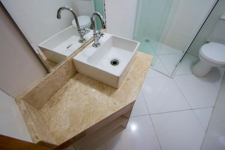 Apartamento à venda com 63m², 2 quartos e 2 vagasBanheiro do quarto 1