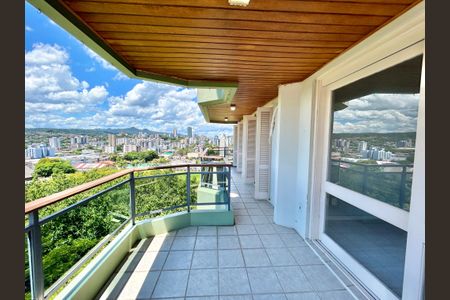 Apartamento para alugar com 123m², 3 quartos e 1 vagaSacada