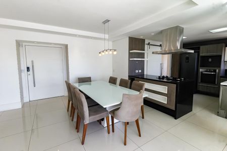 Apartamento à venda com 141m², 3 quartos e 2 vagas Apartamento à venda com 141m², 3 quartos e 2 vagasDetalhe - Sala