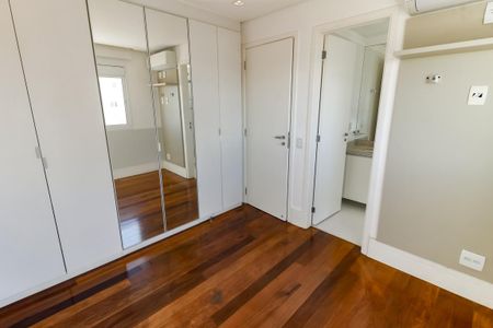 Apartamento à venda com 141m², 3 quartos e 2 vagas Apartamento à venda com 141m², 3 quartos e 2 vagasSuíte 3 - armários